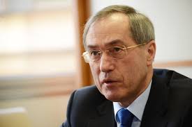 Image of MEXICAN DEFENSE MINISTER ANNOUNCES ARREST OF BENJAMIN ARELLANO  FELIX, 2002-03-09