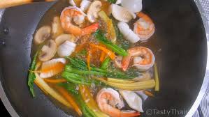 Authentic Thai Rad Na Recipe Stir Fried Noodles In Gravy