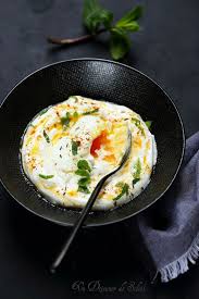 Cilbir Oeufs Poches Au Yaourt A La Turque Un Dejeuner De Soleil Cuisine Turque Recette Turque Recettes De Cuisine