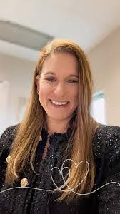 Amanda Syme's Instagram, Twitter & Facebook