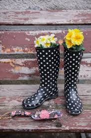Create a gorgeous floral feature wall with this fantastic retro wallpaper. Diy Rain Boot Planters Gardening Ideas
