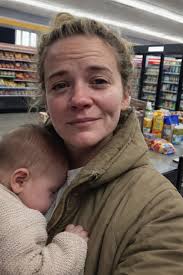 gas station clerk pays for tired mom's groceries