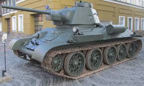 Top thirty-four with 76,2-mm cannon, or T-34 of model 1943 of year against  T-IVH