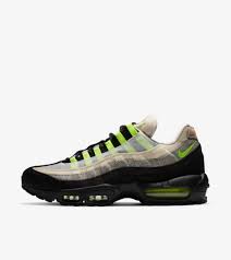 With four iterations prior, nike released the air max 95 in 1995, showcasing a provocative silhouette that was unlike any other shoe the marketplace had seen before. Air Max 95 X Denham Volt Erscheinungsdatum Nike Snkrs De