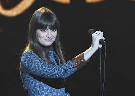 Clara luciani interprète « nue » aux victoires de la musique 2020 sur france 2. Clara Luciani Pourquoi La Chanteuse En Veut A Julien Dore Et Cherche A Se Venger Voici