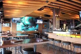 Big bar in the middle. Best Bars In Pacific Beach For 2018 Sd Entertainer Magazine