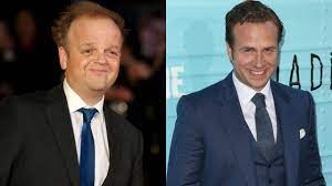 Die hauptdarsteller chris pratt und bryce dallas howard sind ebenso wieder dabei wie zu den weiteren darstellern zählen james cromwell, ted levine, justice smith, geraldine chaplin, daniella pineda, toby jones, rafe spall und isabella. Jurassic World 2 Cast Adds Toby Jones And Rafe Spall