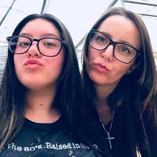 O pingente Coração com Letra é um presente simbólico e especial para dar no  Dia das Mães!