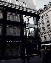 Aesthetic Louis Vuitton Wallpaper Black And White 