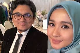 Pemain film laudya chintya bella saat menerima penghargaan pada acara indonesia movie actors awards di studio 6. Datang Ke Acara Kajian Laudya Cynthia Bella Dan Suami Didoakan Punya Banyak Anak Tabloidbintang Com