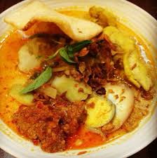 Lontong cap gomeh adalah masakan khas masyarakat tiongkok dan disajikan saat perayaan tahun baru imlek. Lontong Cap Gomeh Picture Of Eat Station Food Court Tangerang Tripadvisor