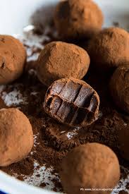 Tartufi di cioccolato, dalla ricetta di un maestro come luca montersino. Tartufi Al Cioccolato E Caramello Salato La Cucina Spontanea Ricette Fotografie E Parole