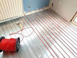 Elles sont plus minces et certaines trouées ce qui paraît logique pour permettre la diffusion de la chaleur. 16 Chauffage Au Sol Sous Parquet Flottant Flooring Home Decor Decor
