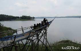 Obyek wisata waduk kedung ombo merupakan sebuah bedungan raksasa yang terdapat di jawa tengah. Menikmati Kemegahan Waduk Kedung Ombo Dari Sisi Yang Berbeda
