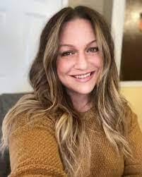 Amber Meacham's Instagram, Twitter & Facebook