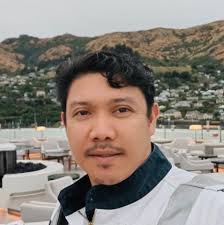 IBONG ADARNA' Netizen Ricardo Go shared photos of a male golden pheasant  (Chrysolophus pictus) he spotted