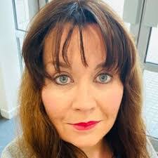 Kate Cotter's Instagram, Twitter & Facebook