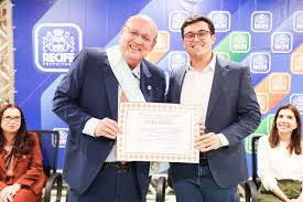 Prefeitura do Recife concede Medalha do Mérito Capibaribe a Mozart Sales -  Portal CBN Recife
