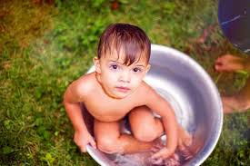 Happy baby taking a bath playing with foam bubbles. 20 000 Best Baby Bath Photos 100 Free Download Pexels Stock Photos