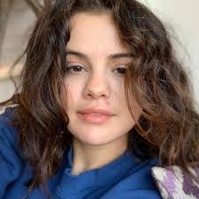 Alice Paradis's Instagram, Twitter & Facebook