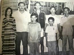 Komik ini menjadi komik biografi yang pertama dan seumpamanya di malaysia yang diterbitkan selama 10 tahun, dari 1995 hingga 2005. Nmr On Twitter I Found This In 1987 Sports Magazine Anak Anak Sidek Real Picture Okay Not From The Komik Http T Co Avdytosoor