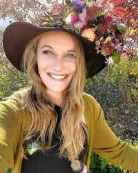 Amanda Zehr's Instagram, Twitter & Facebook