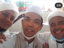 Habib muhammad rizieq bin hussein shihab, lc., m.a., dpmss. Uas Bertemu Habib Rizieq Shihab Begini Momen Penuh Kehangatan Tersebut