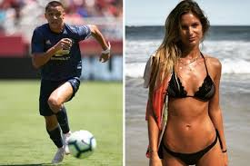 Alexis sanchez was set to miss copa america group stage matches after suffering a foot injury in training. Sanchez S Girlfriend In Stunning Bikini Snap As Star Shines In Man Utd Friendly Daily Star