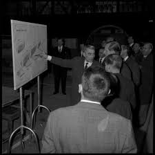 Histoire de la famille royale d'angleterre : Ù…Ù„Ù 4 Et 5 11 65 Le Prince Philip D Angleterre Visite Sud Aviation Avec M Servanty 1965 53fi5474 Jpg ÙˆÙŠÙƒÙŠØ¨ÙŠØ¯ÙŠØ§