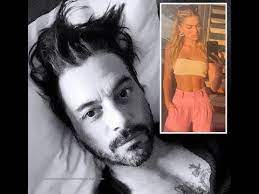 January 20, 1970) is an american actor.he is best known for his roles in popular 1990s films, including billy loomis in scream, chris hooker in the craft and vincent in as good as it gets. Riverdale Star And Former Heartthrob Skeet Ulrich Ruined This Girl S Life En Buradabiliyorum Com