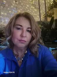 Any one any idea who's the big black range rover is outside my house