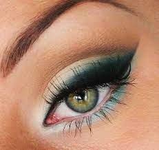 So kannst du smokey eyes schminken! Smokey Eyes Schminken In Funf Schritten Geht Das Leicht Und Schnell Smokey Eyes Schminken Grosse Augen Schminken Smokey Eyes
