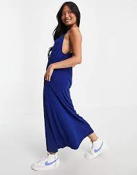 They have locations across the us in shopping malls or independent stores, but their petite sizes are only available on line. Asos Design Petite Midi Sommerkleid Mit Gerafftem Ausschnitt Riemchentragern Und Taschen In Marineblau Asos