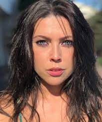 La esposa de un reconocido futbolista chileno se desnudó en instagram. Asi Lucia Daniela Aranguiz Hace 14 Anos Panelista Compartio Imagen Del Recuerdo Guioteca