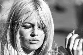 10 phụ nữ đẹp nhất 100 năm qua khiến cánh mày râu điên đảo