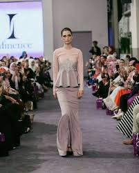 Mr rizman dan ruzaini pengasas kepada rizman ruzaini creations di dalam video ini jomkahwintv berada di butik rizman. Baju Raya 2018 Rizmanruzaini X Fazura Shopee Malaysia