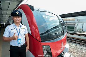 รถไฟฟ้าชานเมืองสายสีแดงได้เวลาเปิดทดลองเดินรถแล้ว เบื้องต้นจะเร่ิมทดลองเดินรถตั้งแต่วันที่ 26 มี.ค.นี้ จากนั้น ช่วงแรกจะเปิดบริการ 13 สถานี. Cxj59d4ghdxqpm