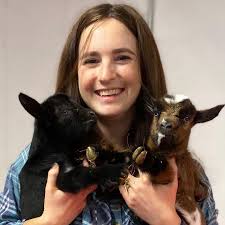 Maggie Combs (@maggie__combs) • Instagram photos and videos