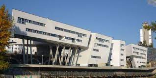 She received the pritzker architecture prize in 2004 and the stirling prize in 2010 and 2011. Zaha Hadid Haus Vienna Austria Zaha Hadid Zaha Deconstructivism Architecture