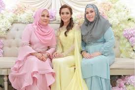 Discover influencers like raf @ raden ahmad faizal. Majlis Pertunangan Mawar Rashid Raf Yaakob 4 Gambar Berita Viral