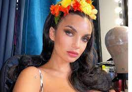 La regina del twerking ci ha regalato dei momenti davvero epici e dei look da capogiro. Elettra Lamborghini Sublime On Instagram Her White Outfit Enchants Fans Archyde