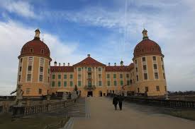 Der märchenklassiker drei haselnüsse für aschenbrödel begeistert seit jahrzehnten groß und klein. Drei Nusse Fur Aschenbrodel Schloss Moritzburg Heiligenhaus