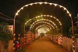 Suasana dikampung identik dengan rasa kebersamaan termasuk dalam bergotong royong yang hal itu merupakan sudah jadi ciri. Keragaman Budaya Indonesia Dalam Menyambut Ramadan Dan Idulfitri