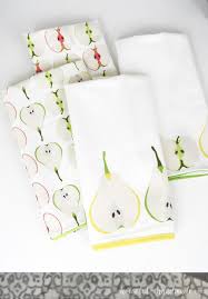 Make a hanging kitchen towel with this easy sewing project. How To Make Diy Tea Towels