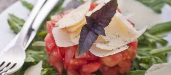 Tartare De Tomates Au Parmesan Une Recette Legere Et Parfume On Profite Des Tomates De Saison Recept