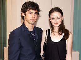 Milo ventimiglia #request #miloventimigliaedit #milo ventimiglia edit #milo ventimiglia photoshoots milo ventimiglia as (young) jack pearson ↳ this is us 3.01 nine bucks. Milo Ventimiglia At Golden Globes 2017 Reveals Favorite On Screen Kiss Teen Vogue