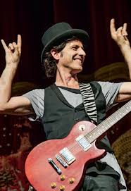 El argentino coti ya daba muestras de ser la gran joyita escondida del pop rock de nuestras latitudes. Noticias Coti Sorokin Ser Padre Me Salvo Como Artista