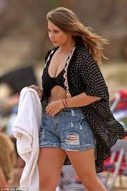 What did bindi irwin wear to the beach? Pin On Facebook