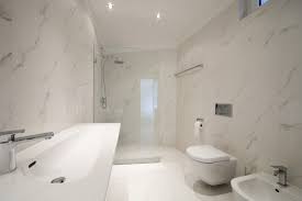 marmer in de moderne badkamer met inloopdouche badkamer modern badkamer badkamer inspiratie