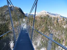 Highline179 Die Langste Hangebrucke Der Welt Bei Reutte In Tirol Ausserfern Hangebrucke Fussgangerhangebrucke Burgenwelt Burgruine Fort Claudia Klause Und Festung Am Schlosskopf